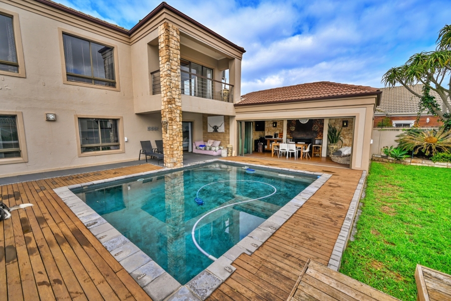 5 Bedroom Property for Sale in Vierlanden Western Cape